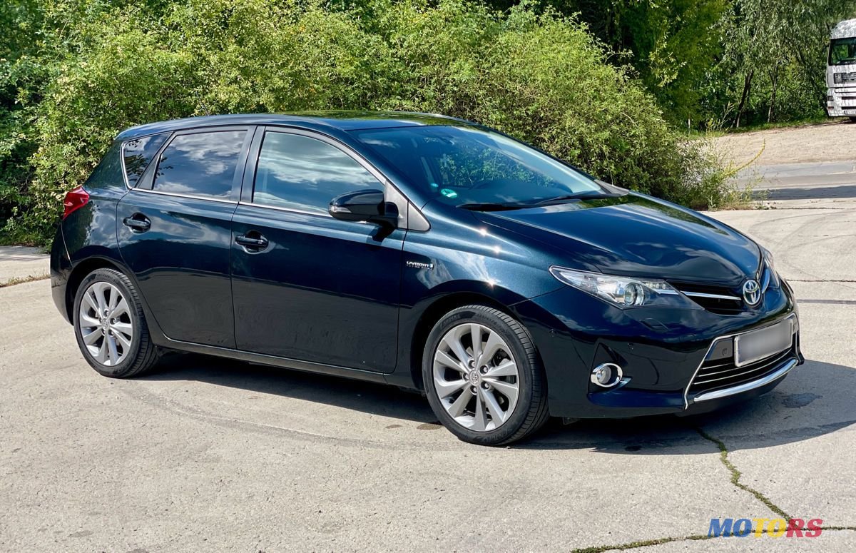 2013' Toyota Auris photo #4