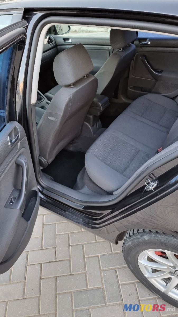 2004' Volkswagen Golf photo #4