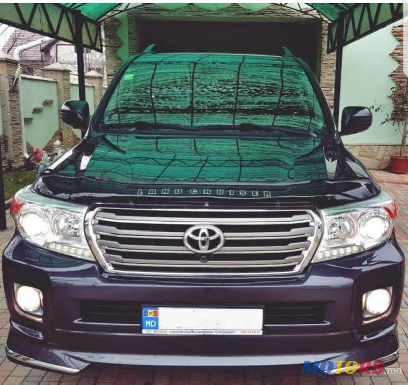 2014' Toyota Land Cruiser photo #2