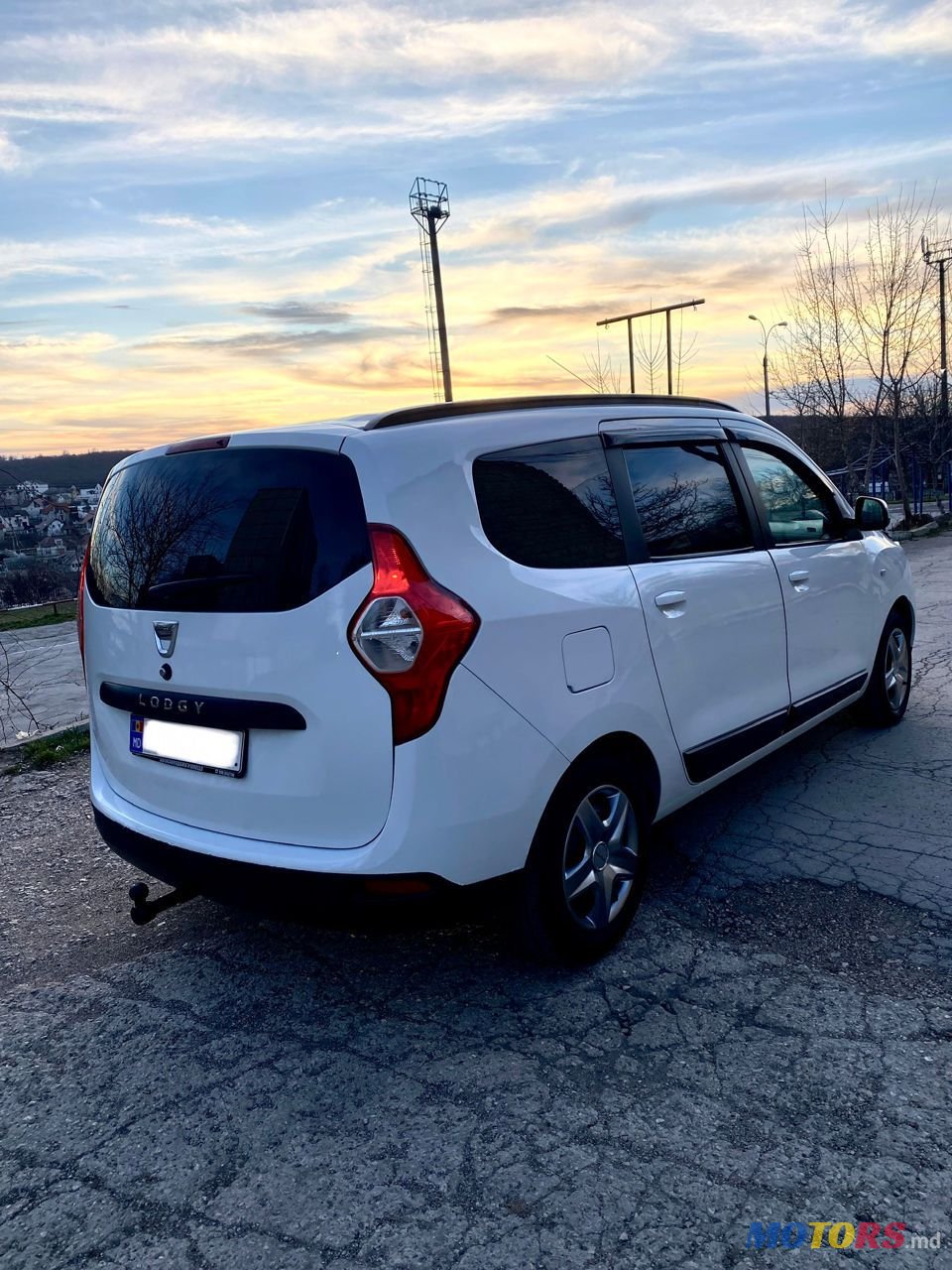 2013' Dacia Lodgy photo #4