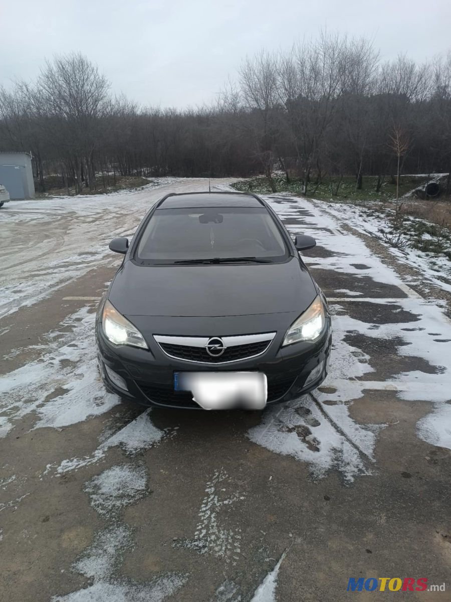 2011' Opel Astra photo #1