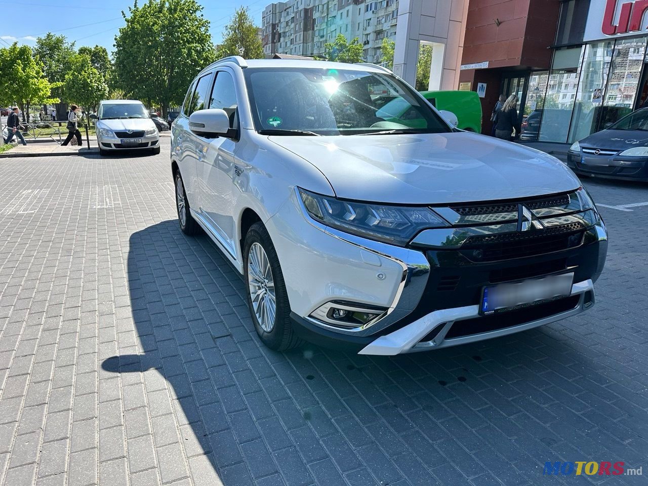 2018' Mitsubishi Outlander photo #2