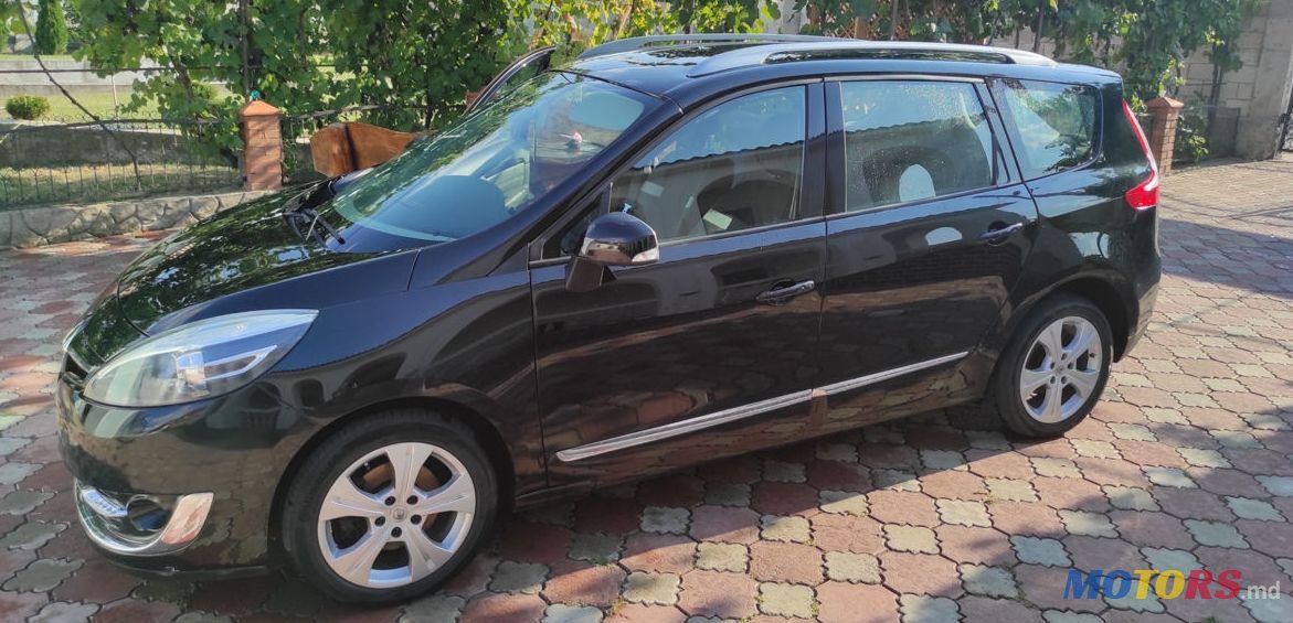 2013' Renault Grand Scenic photo #1
