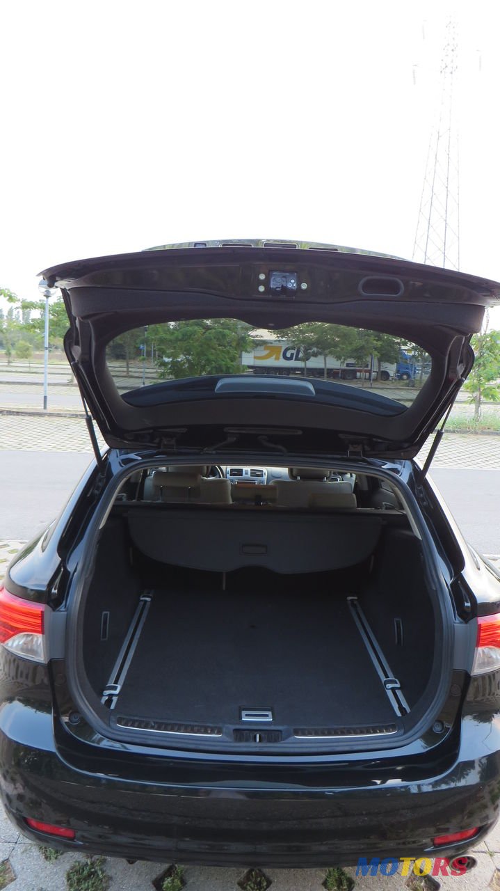 2012' Toyota Avensis photo #3