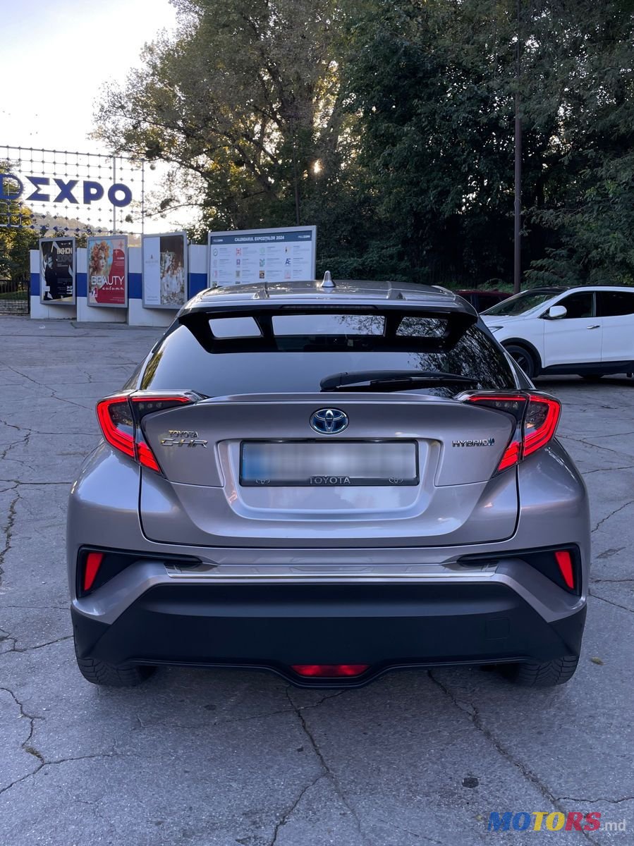 2017' Toyota C-HR photo #4