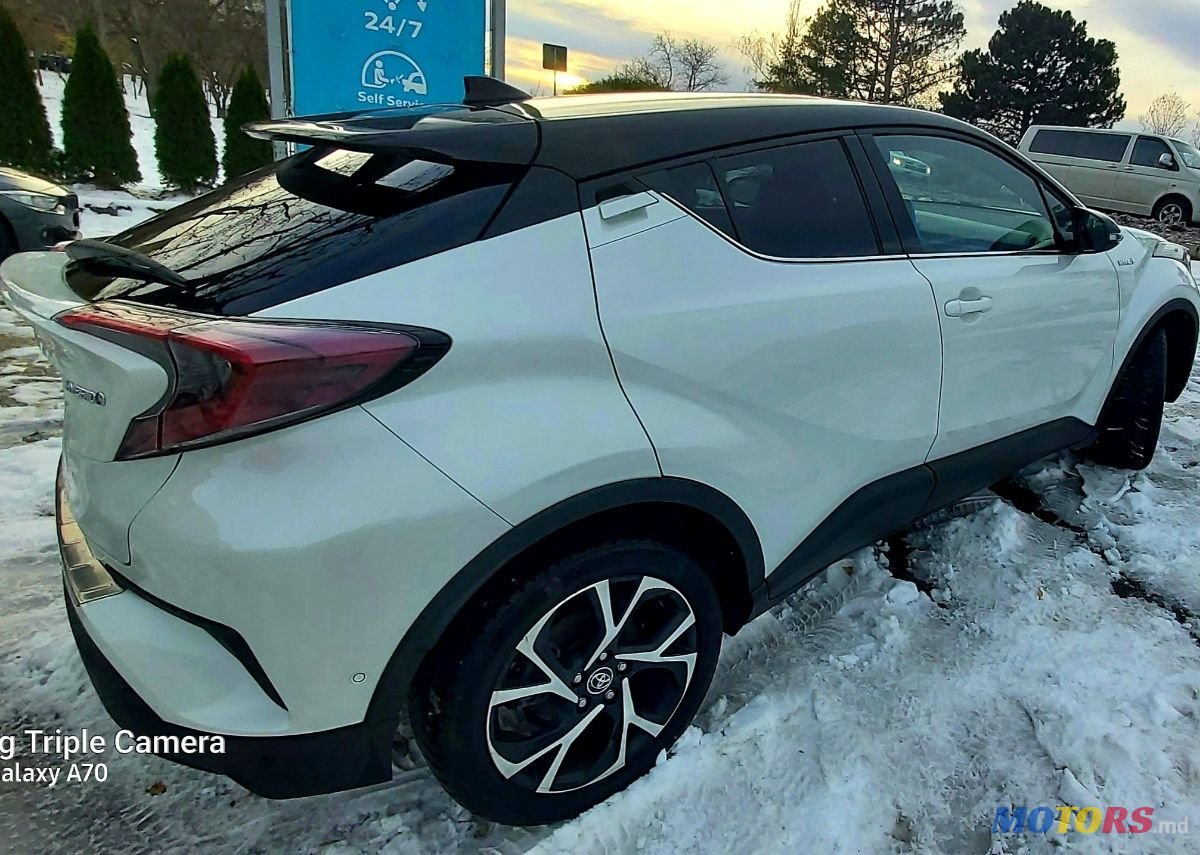 2018' Toyota C-HR photo #2