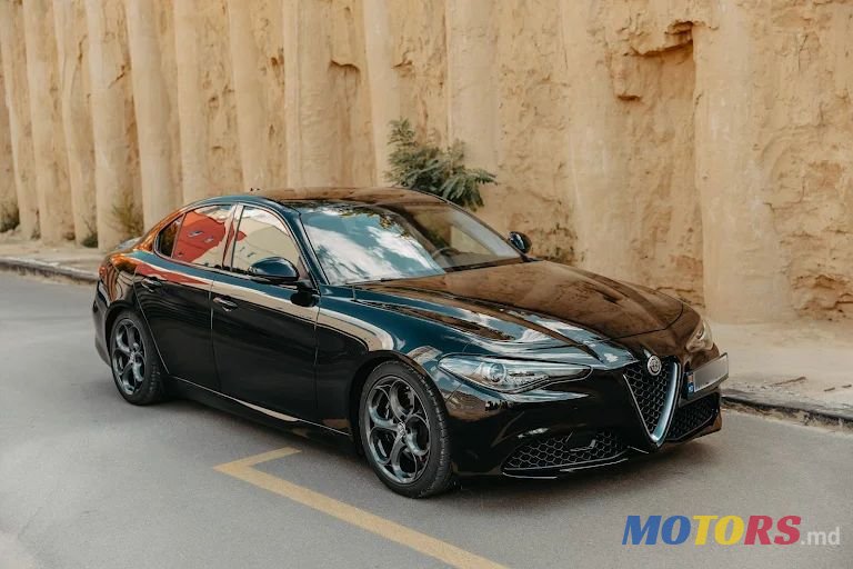 2017' Alfa Romeo Giulia photo #2