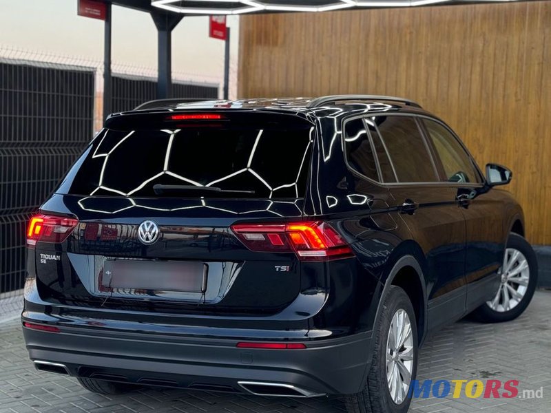 2018' Volkswagen Tiguan photo #6