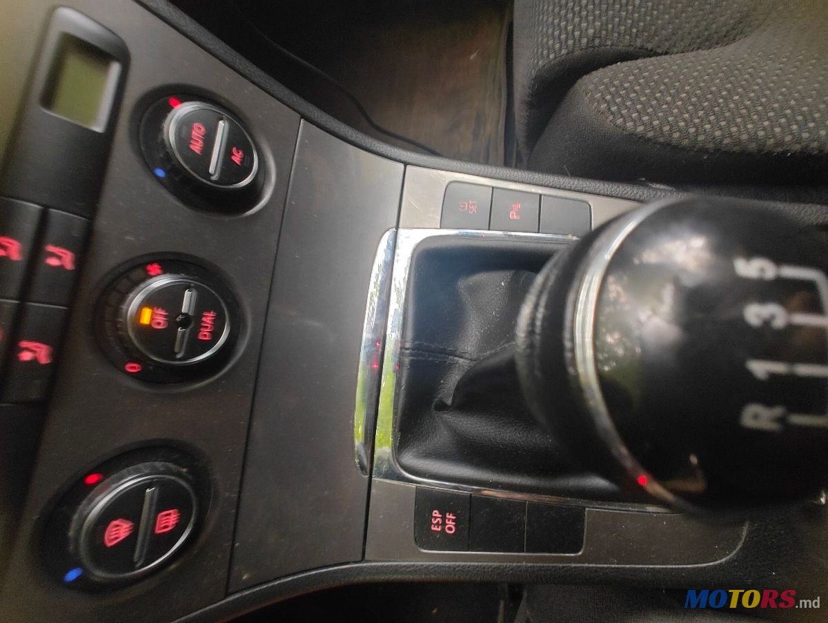 2008' Volkswagen Passat photo #6