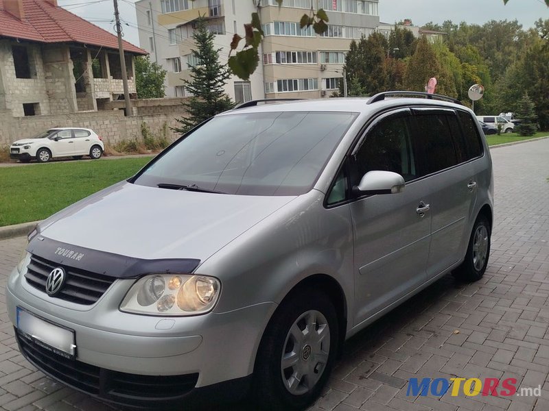 2004' Volkswagen Touran photo #1