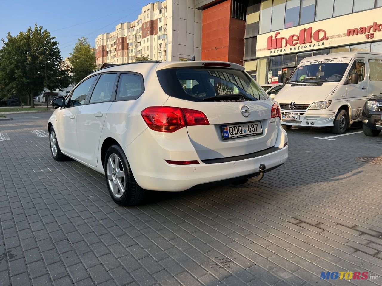 2012' Opel Astra photo #4