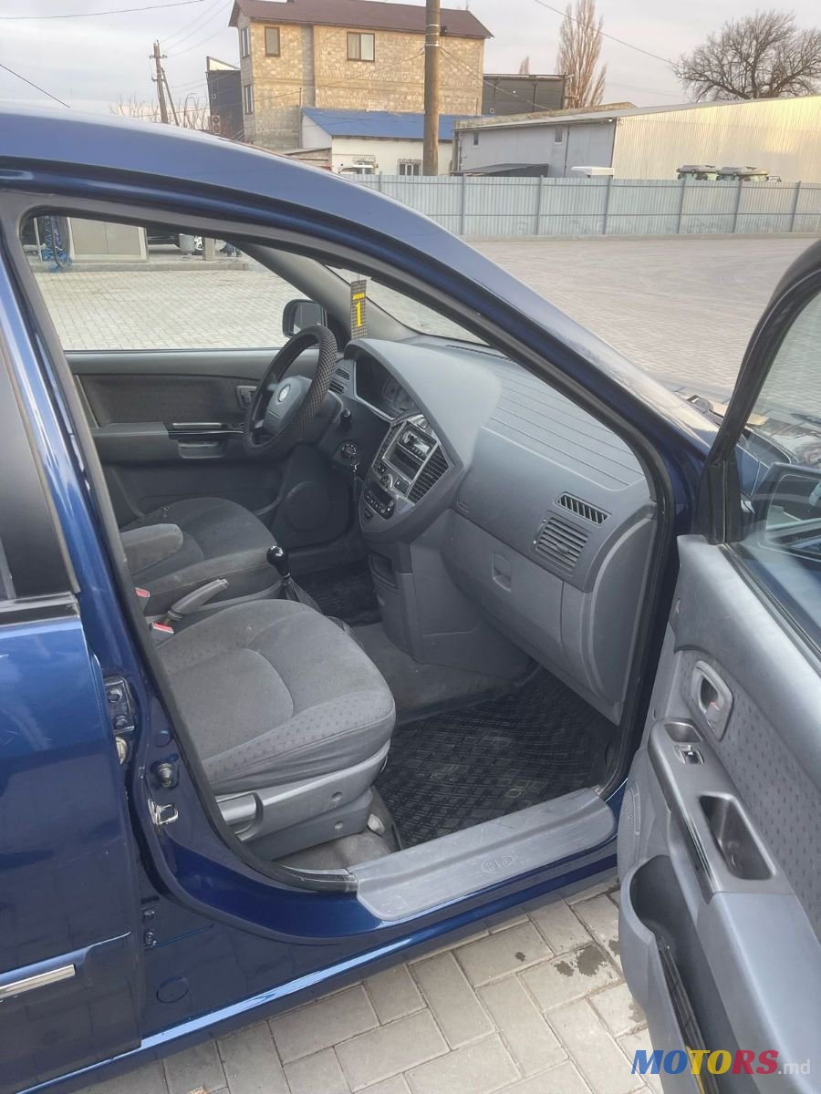 2004' Kia Carens photo #6