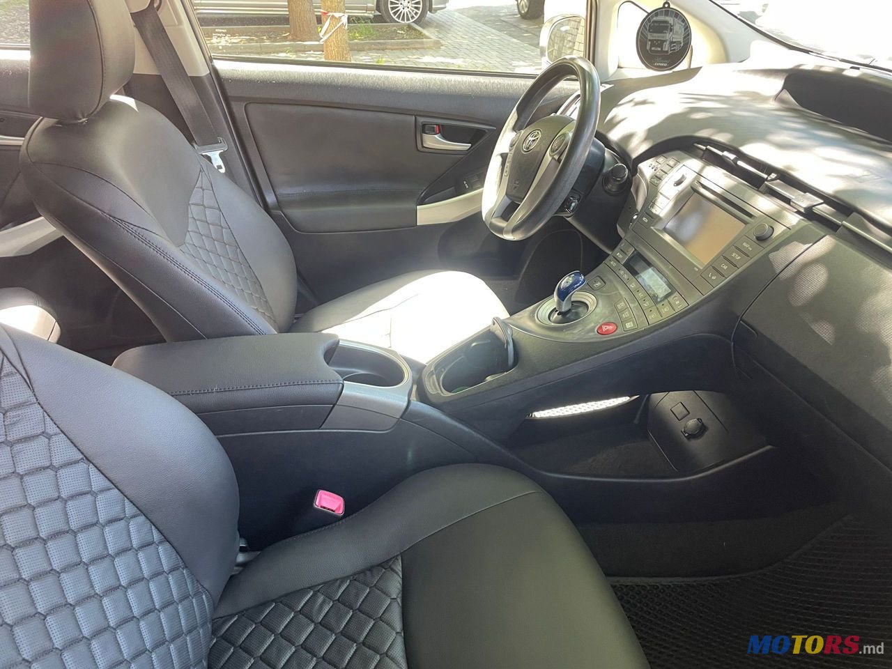 2013' Toyota Prius photo #3