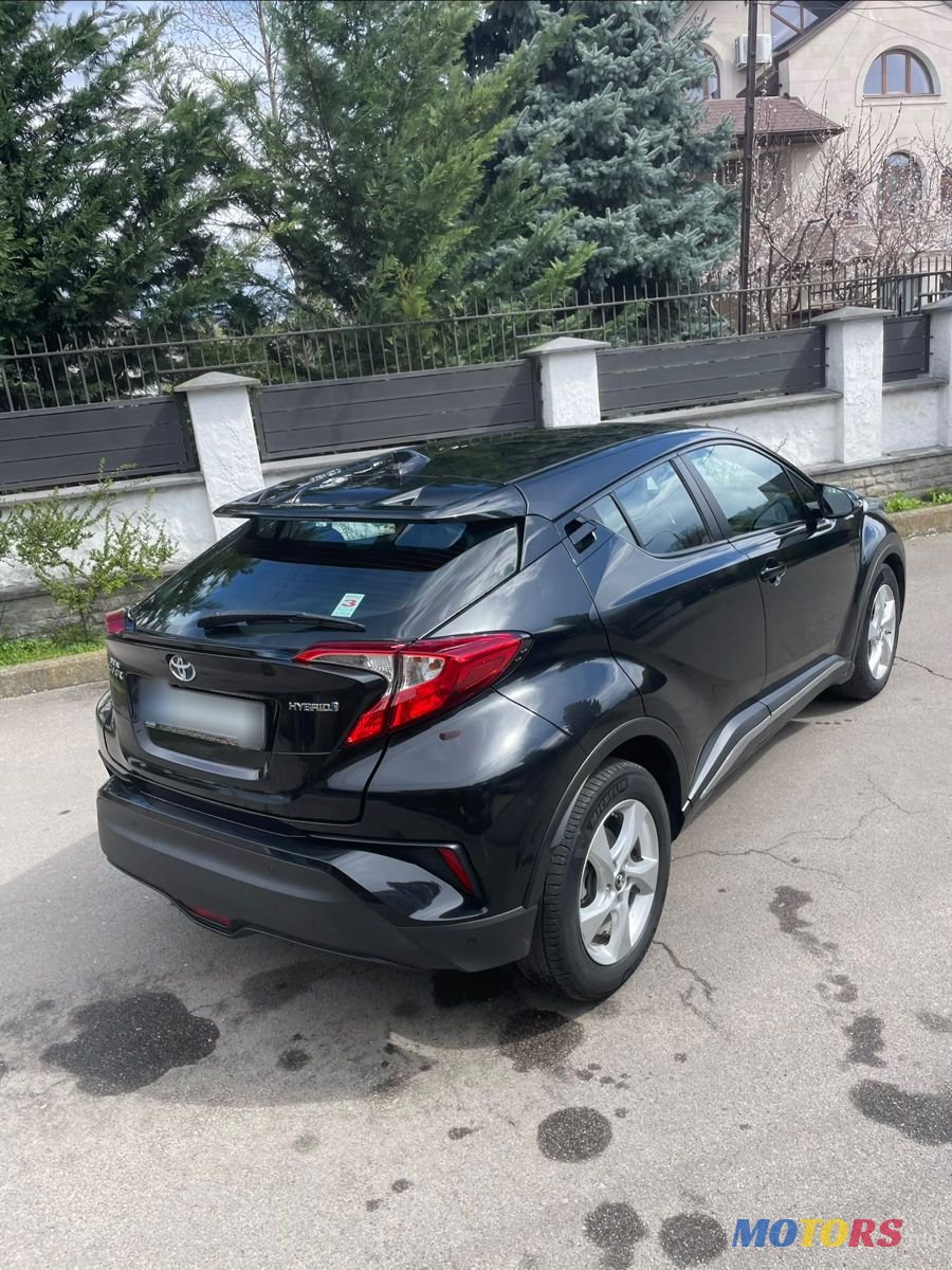 2017' Toyota C-HR photo #4