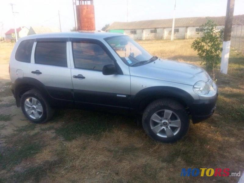 2011' Chevrolet Niva photo #3