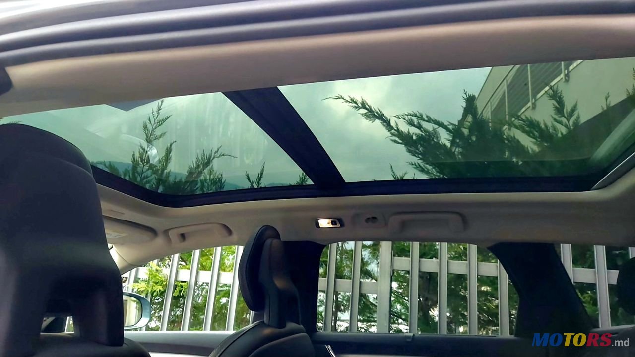 2017' Volvo V90 Cross Country photo #6