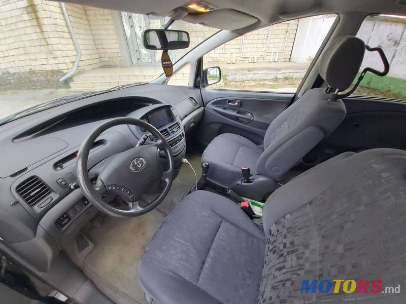 2004' Toyota Previa photo #6