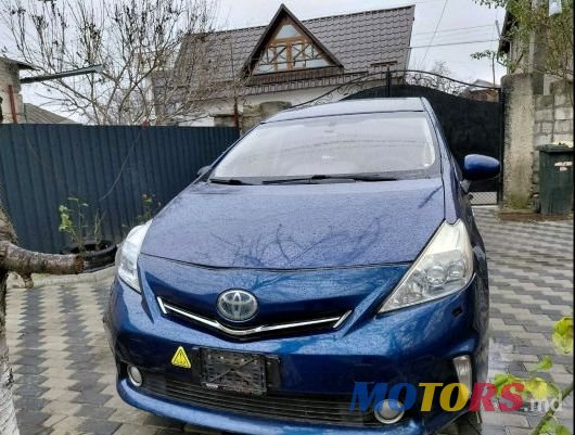 2012' Toyota Prius v photo #3