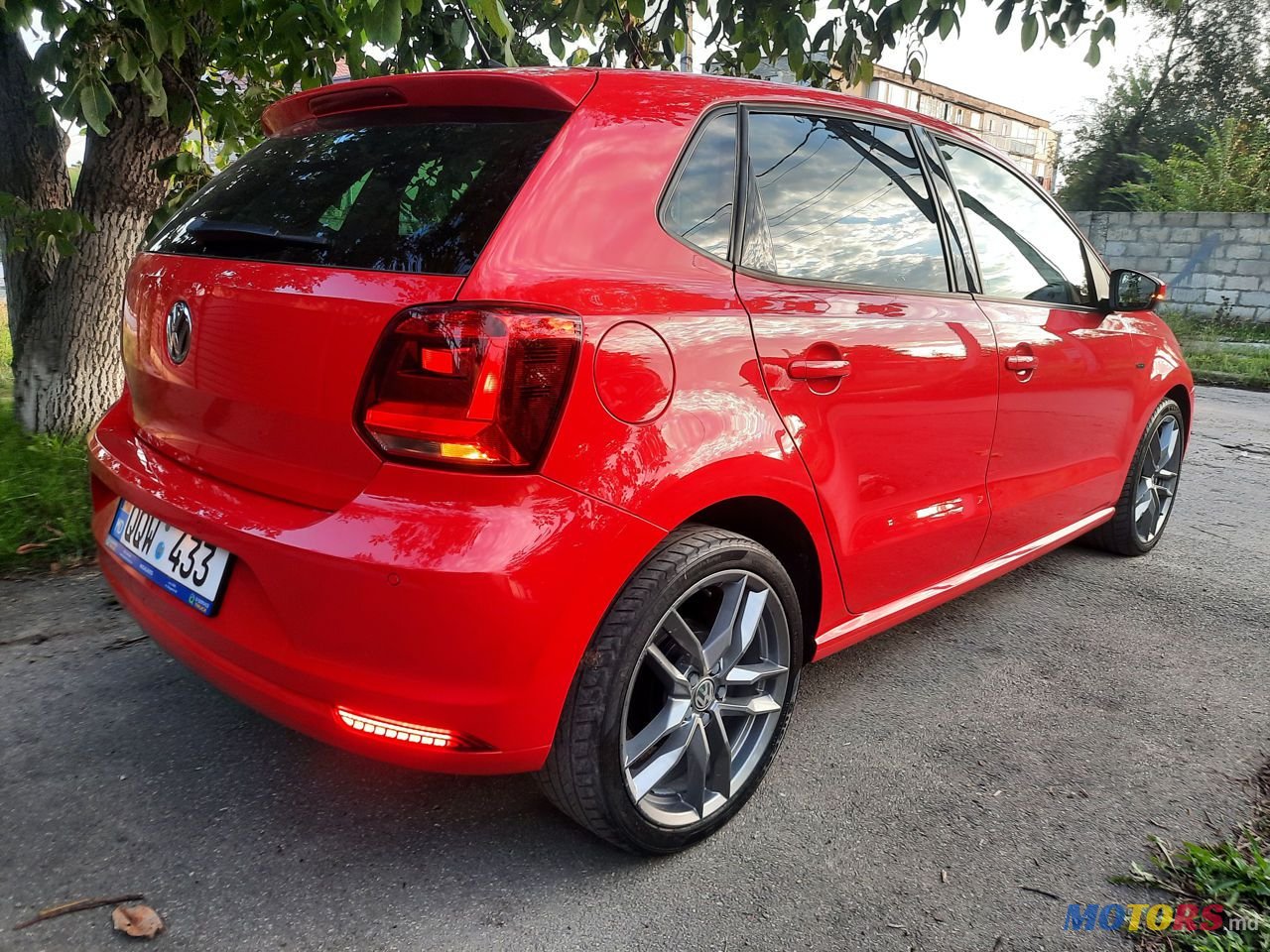 2015' Volkswagen Polo photo #4