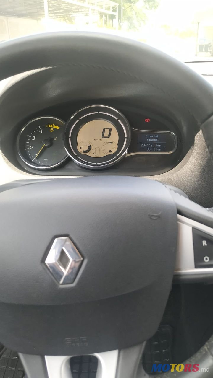 2012' Renault Megane photo #3