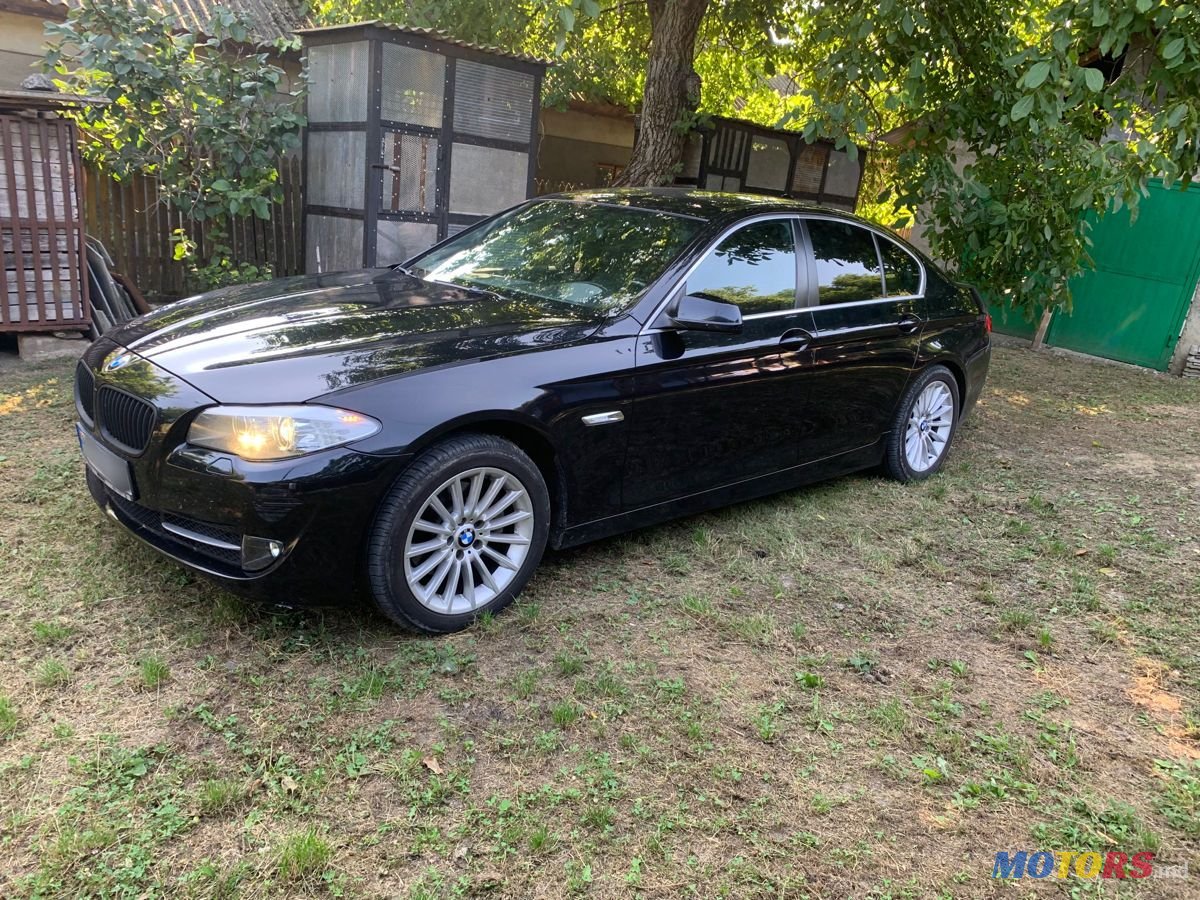 2011' BMW 5 Series photo #3