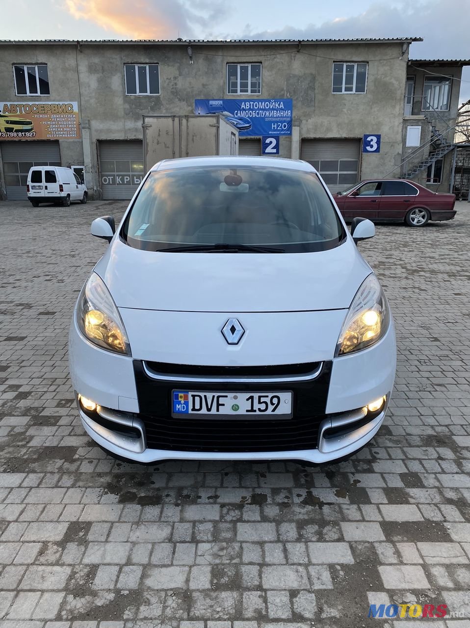 2012' Renault Scenic photo #1