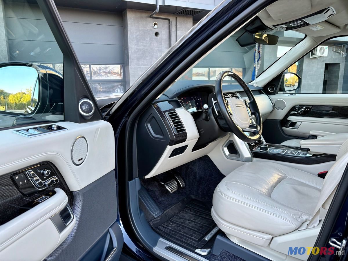 2020' Land Rover Range Rover photo #5
