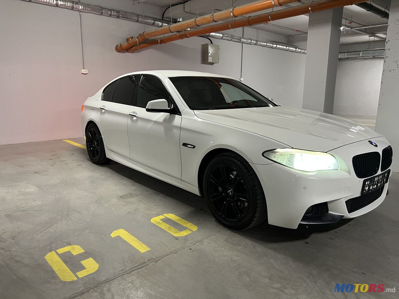 2011' BMW 5 Series photo #2