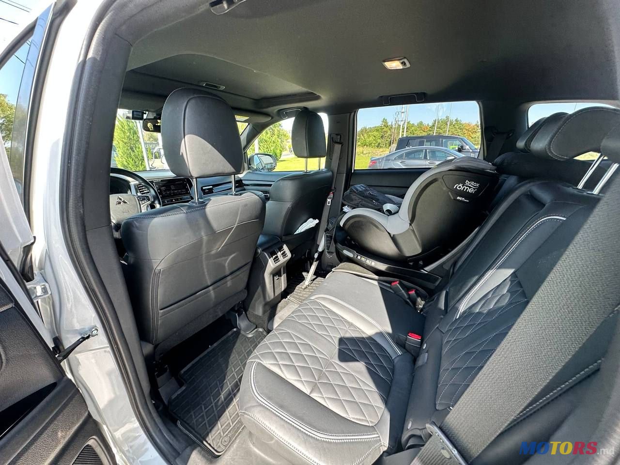 2018' Mitsubishi Outlander photo #5