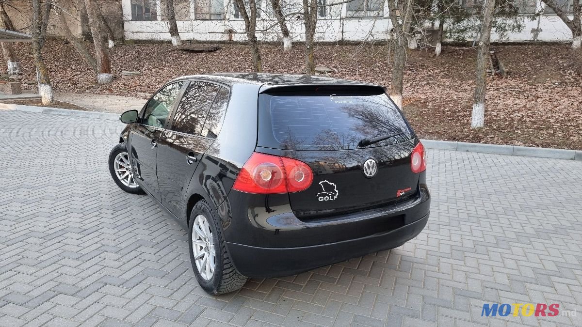 2004' Volkswagen Golf photo #4