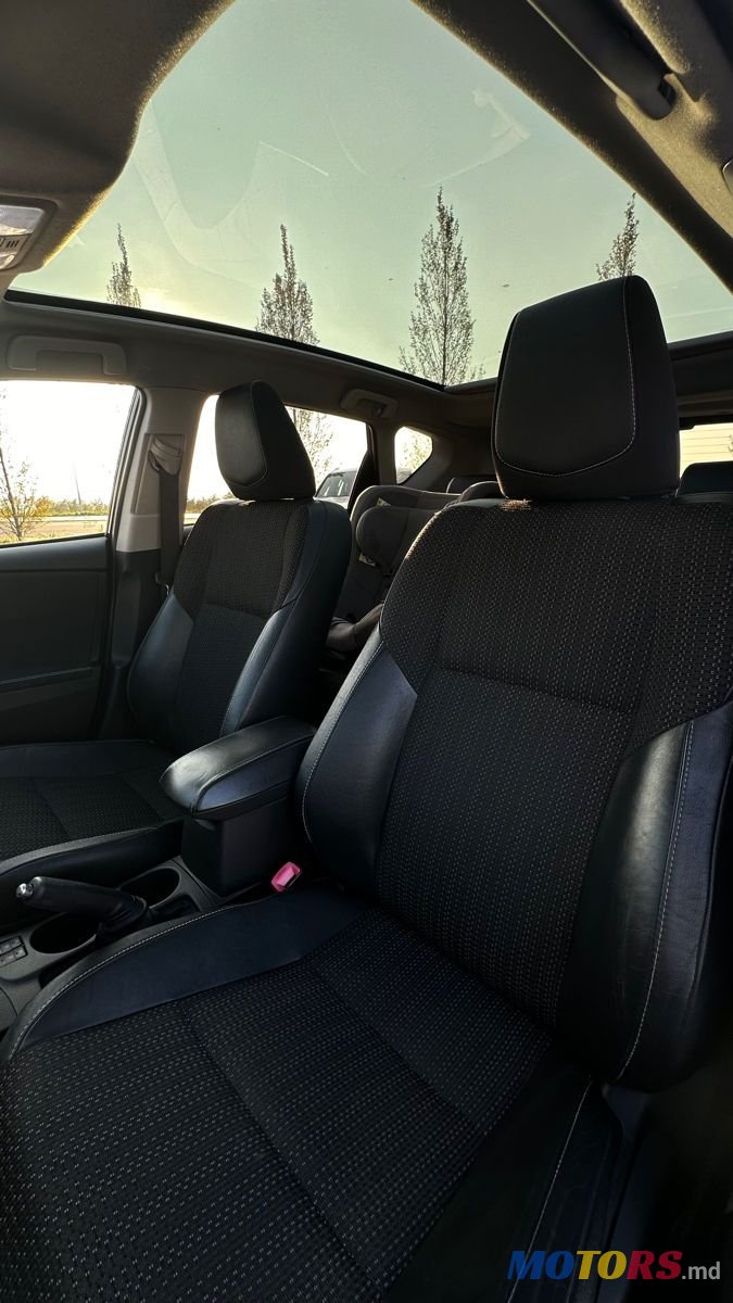 2014' Toyota Auris photo #2