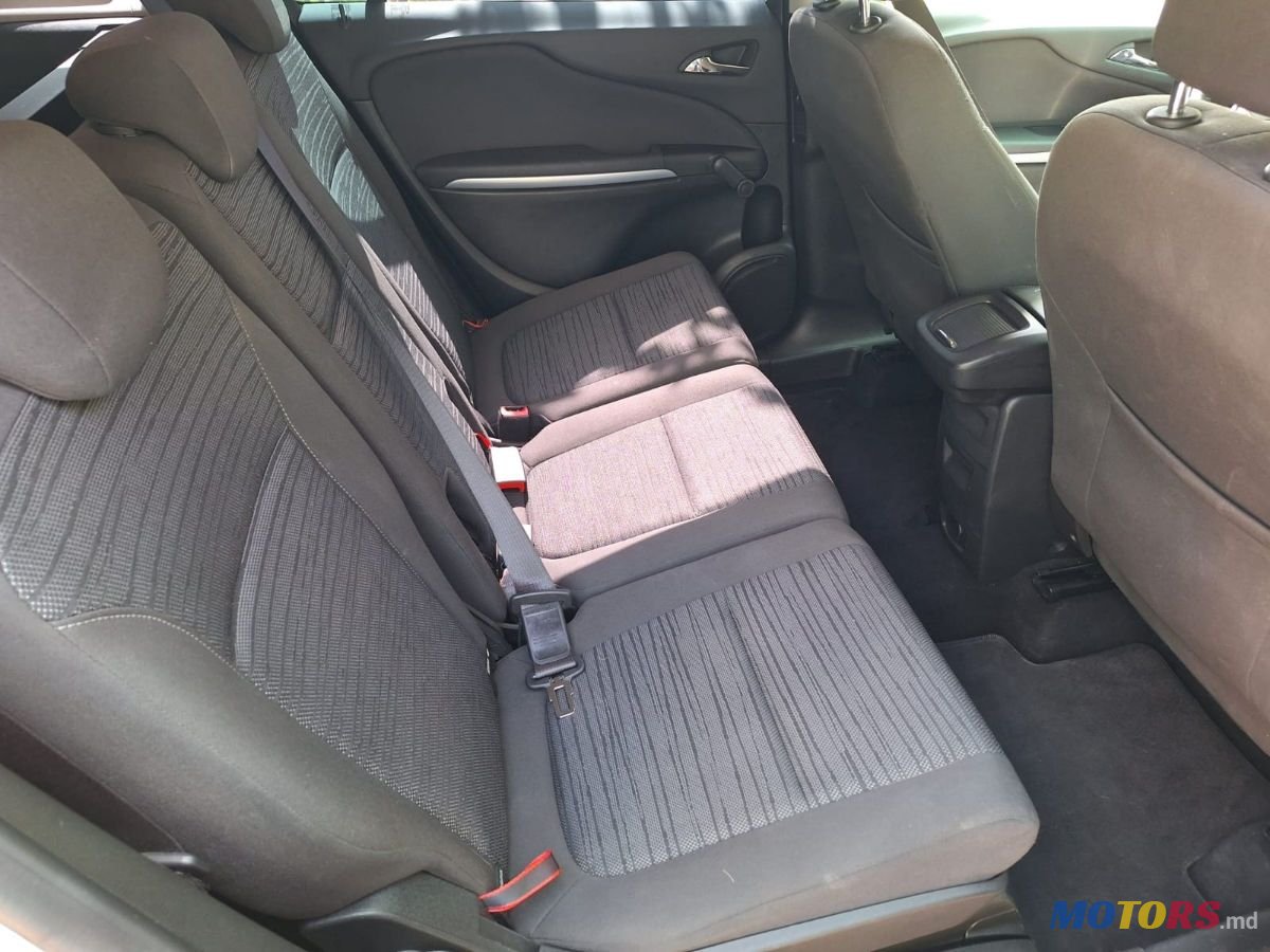 2015' Opel Zafira photo #4