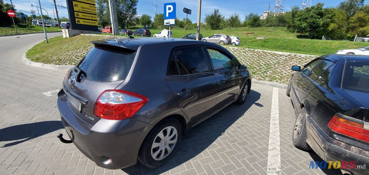 2011' Toyota Auris photo #3