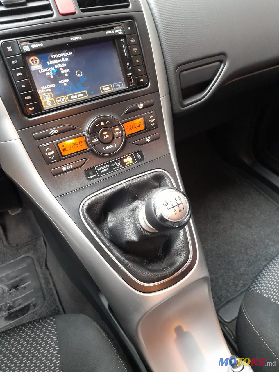 2010' Toyota Auris photo #3