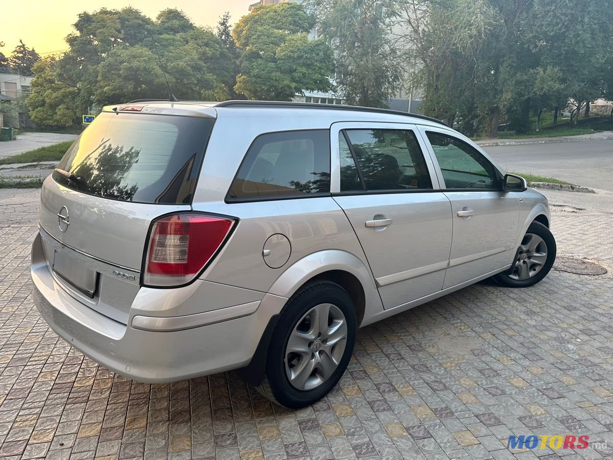 2008' Opel Astra photo #3