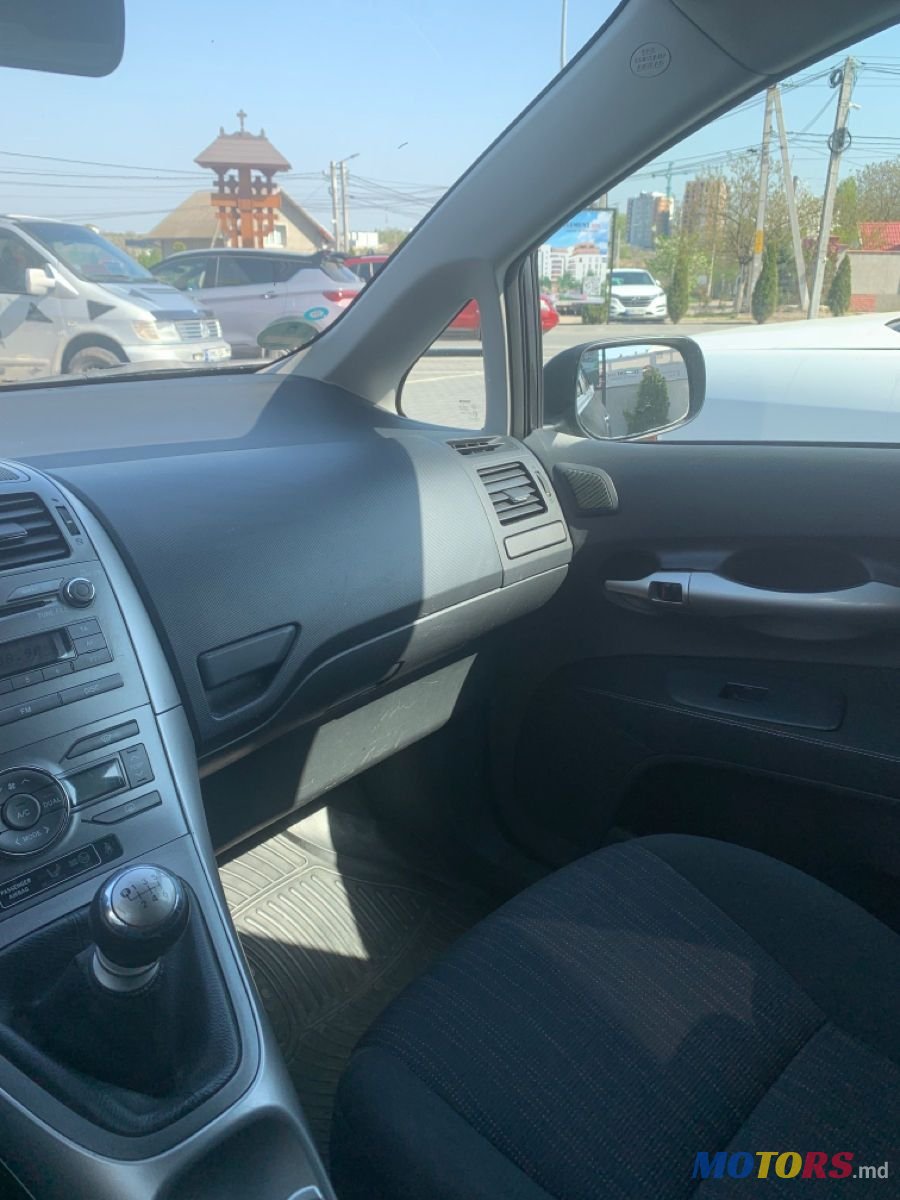 2009' Toyota Auris photo #5