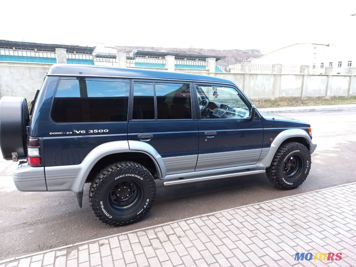 1995' Mitsubishi Pajero photo #4