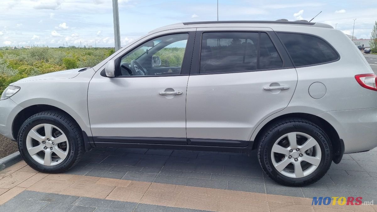 2009' Hyundai Santa Fe photo #3