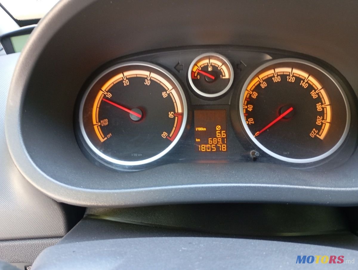 2011' Opel Corsa photo #2