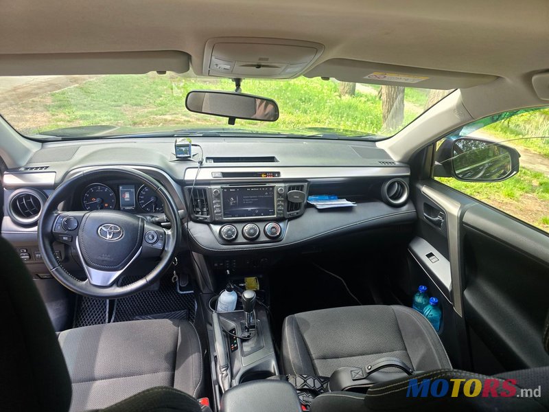 2017' Toyota RAV4 photo #6