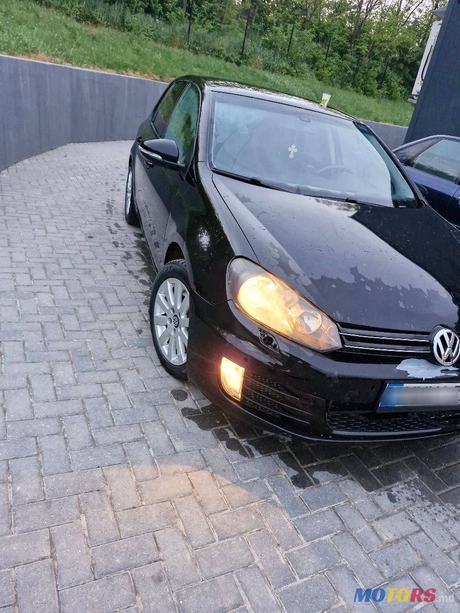 2009' Volkswagen Golf photo #2