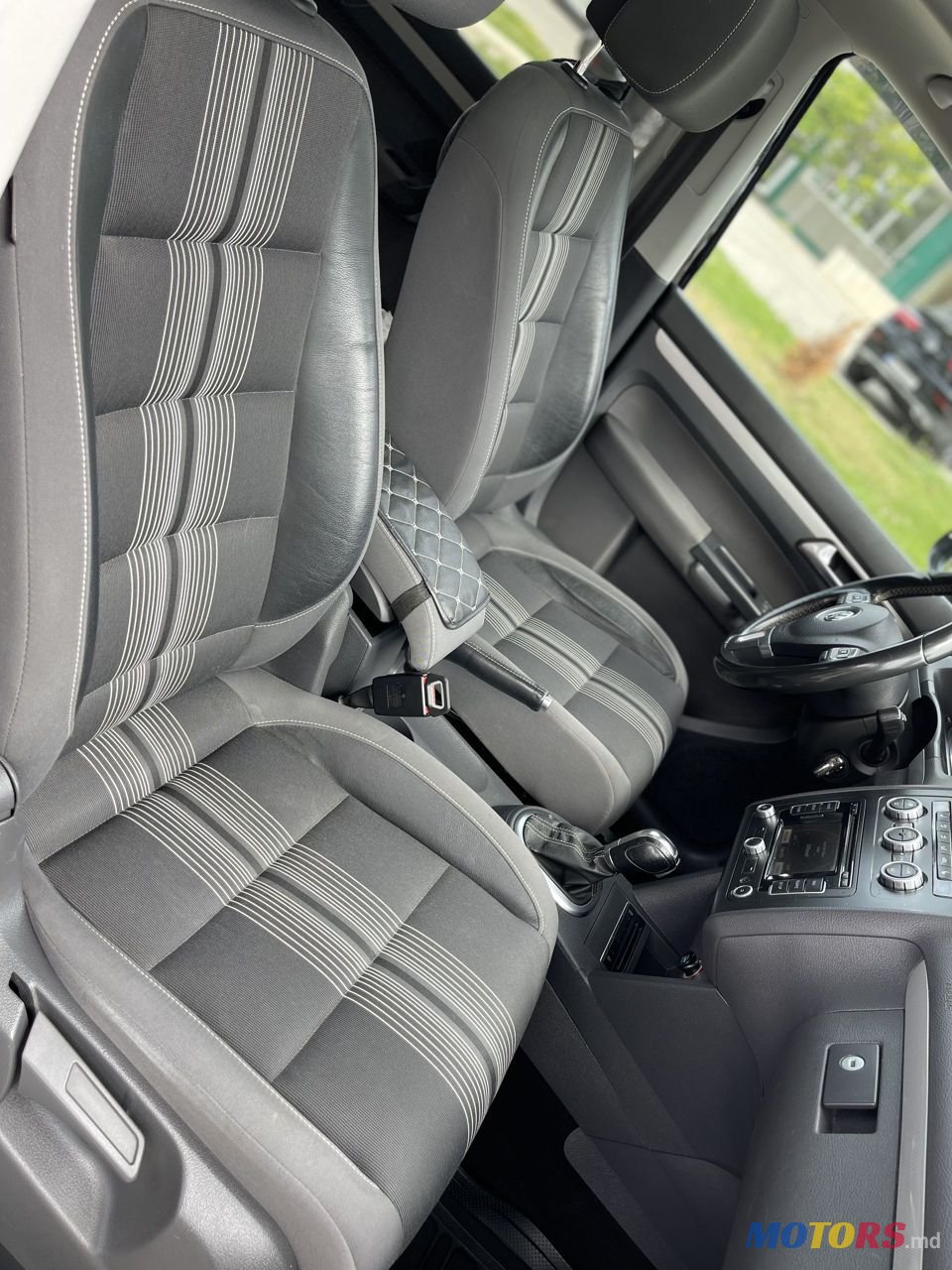 2012' Volkswagen Touran photo #6