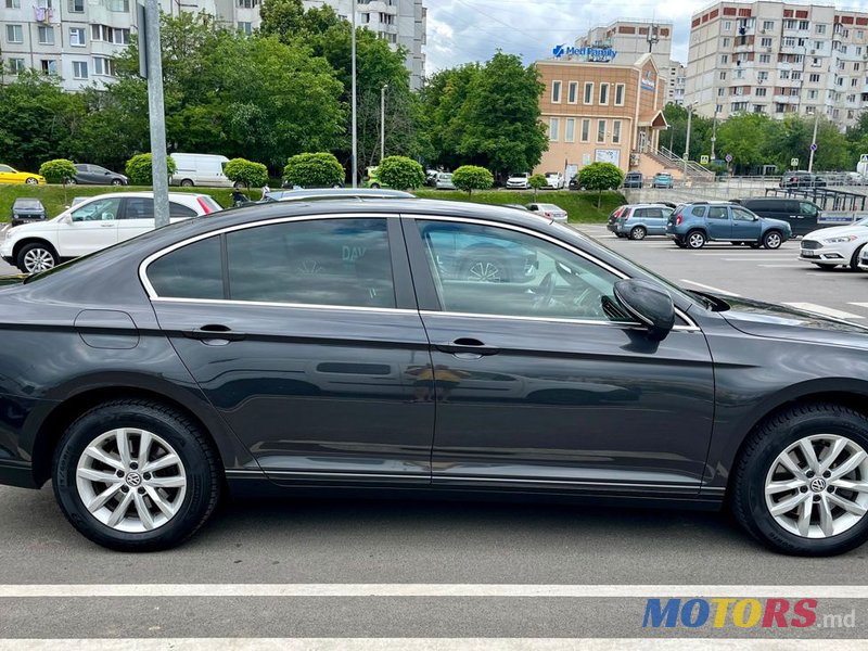 2018' Volkswagen Passat photo #4