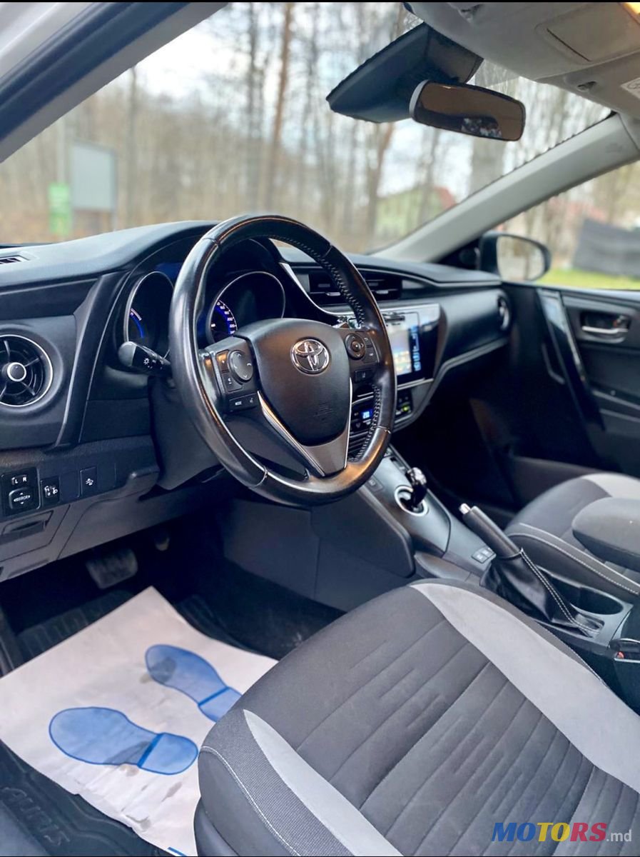 2016' Toyota Auris photo #5