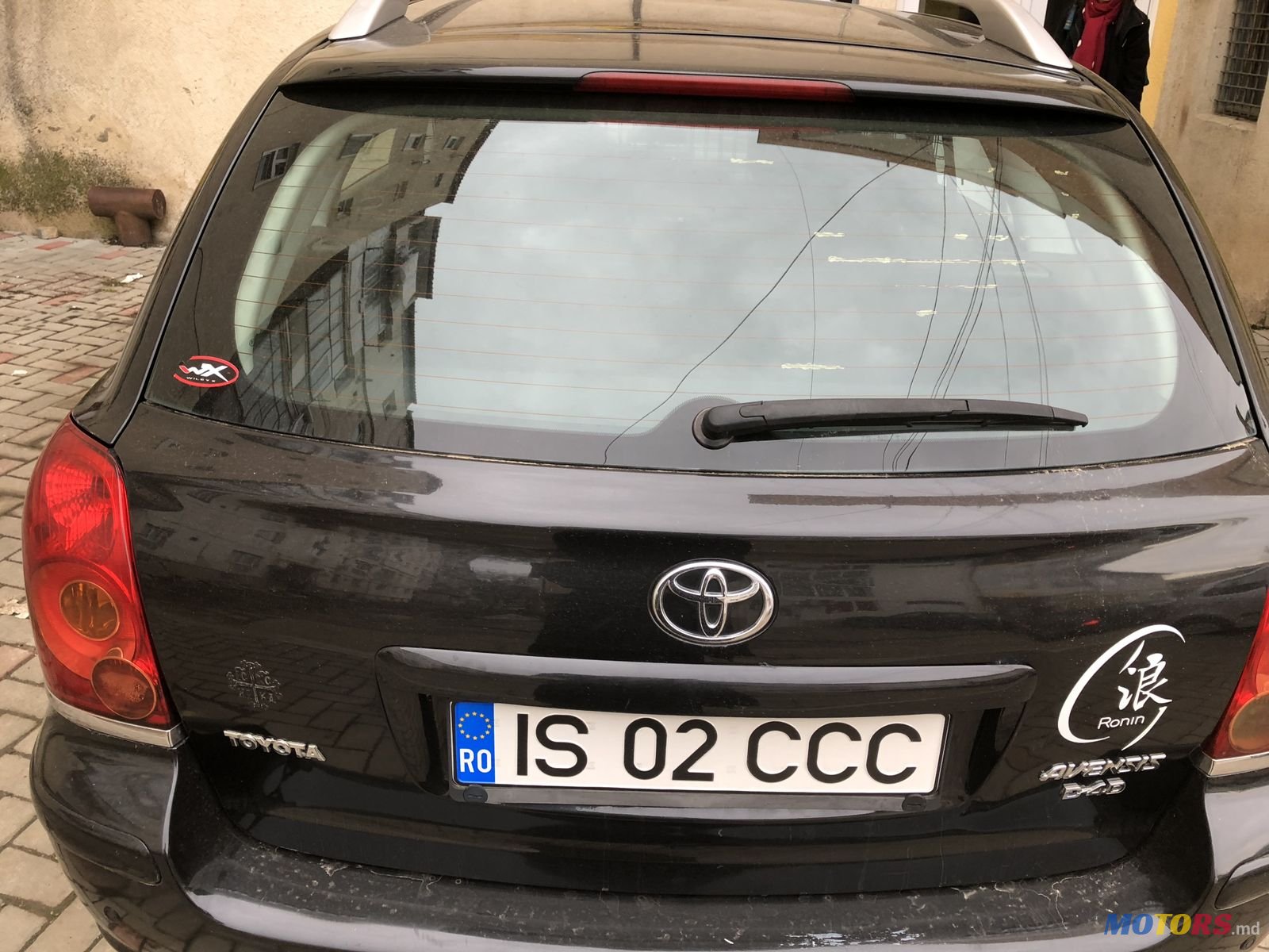 2004' Toyota Avensis photo #1