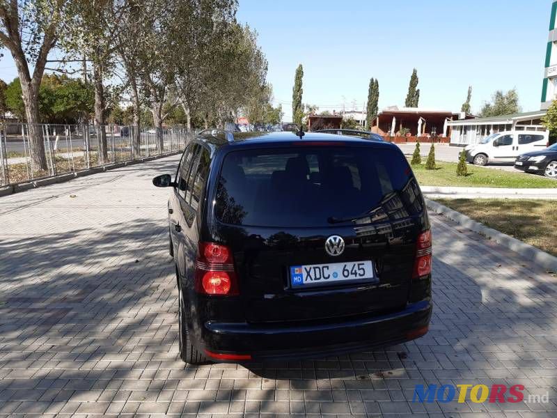 2009' Volkswagen Touran photo #3