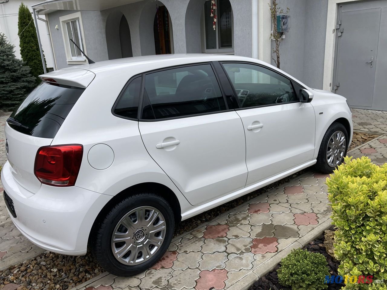 2013' Volkswagen Polo photo #5