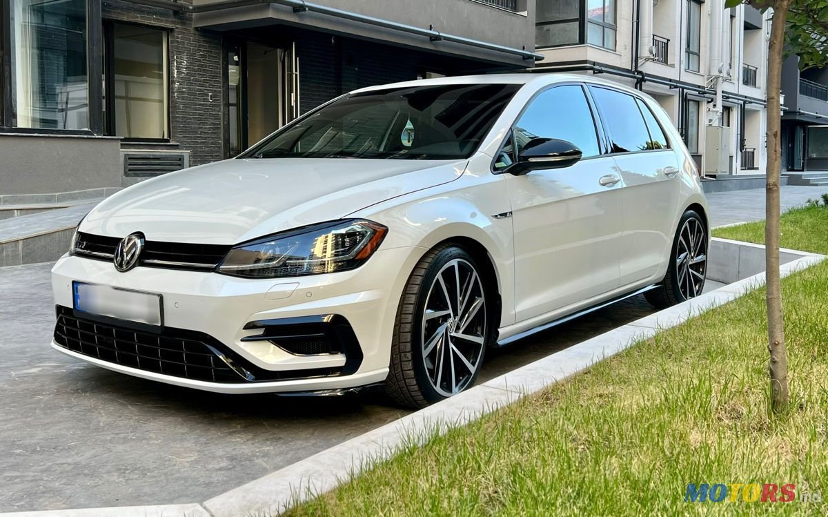 2019' Volkswagen Golf photo #1