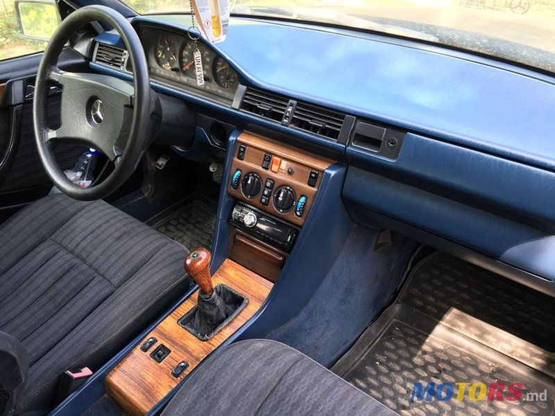 1988' Mercedes-Benz W124 photo #4