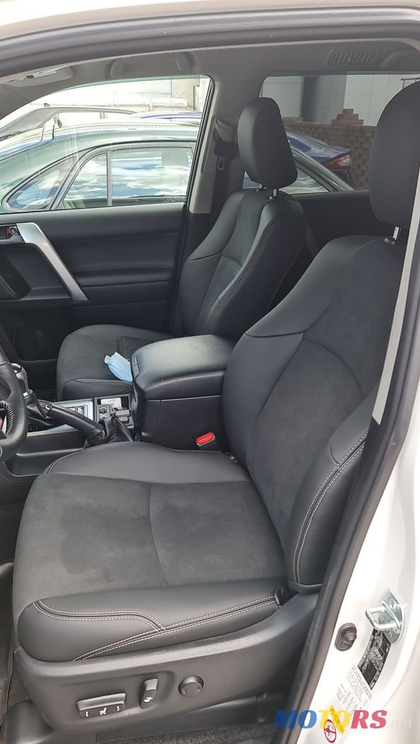 2018' Toyota Land Cruiser Prado photo #6